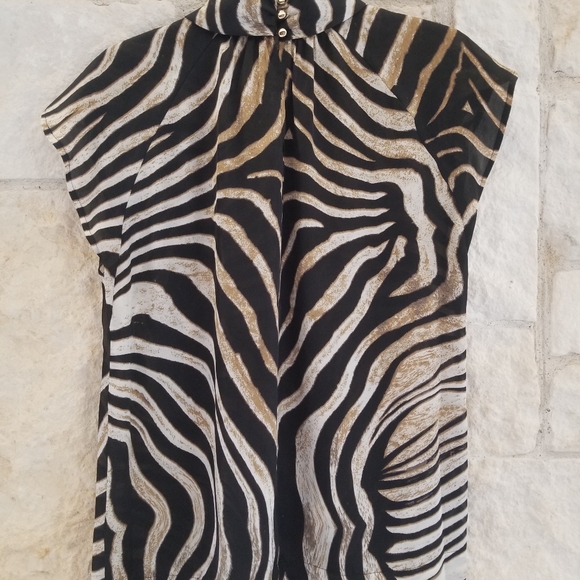 Gorgeous Summer Zebra Top!!🦓⭐🦓 - Picture 2 of 7